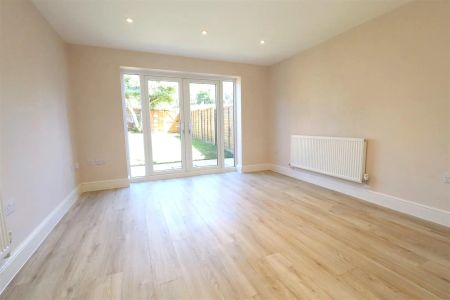 New Park Drive, Hemel Hempstead, HP2 4QJ, Hertfordshire - Photo 4