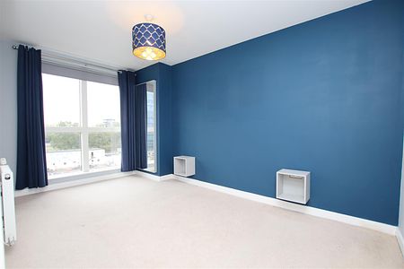 3 bedroom Apartment to let - Photo 5