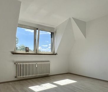 Renovierte Dachgeschosswohnung in ruhiger Lage - Foto 2