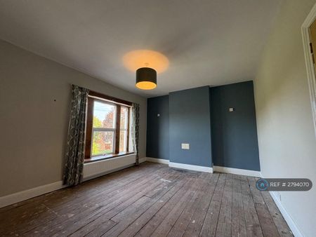 2 bedroom semi-detached house to rent - Photo 3