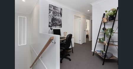 Modern Townhouse. Large Yard. Long driveway. Low maintenance - Photo 3