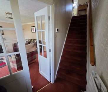 3 bedroom end of terrace house to rent - Photo 2