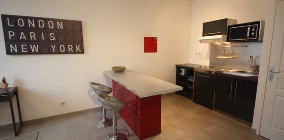 Location Appartement 1 pièce 27m² MARSEILLE 1er - Photo 2