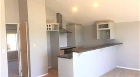 Light and Bright Three Bedroom Apartment in Bethlehem - Photo 5