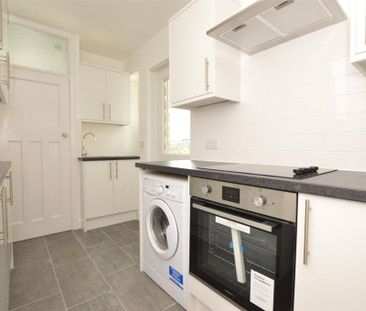 2 bedroom maisonette to rent - Photo 2