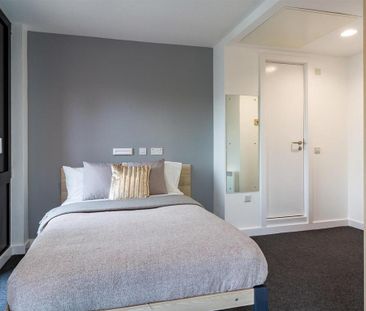 1 bedroom in a flat share to rent - Photo 4