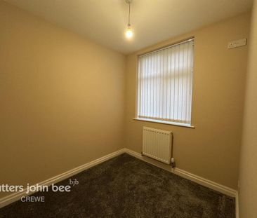 3 bedroom semi-detached house to rent - Photo 6