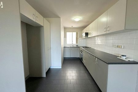 TWO BEDROOM APARTMENT IN THE HEART OF BANKSTOWN CBD - Photo 4