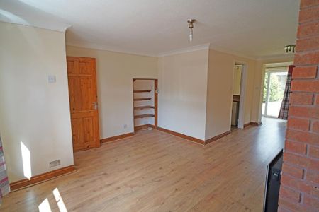 3 bedroom semi-detached house to rent - Photo 2