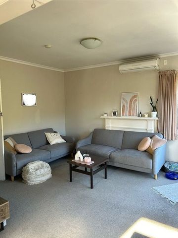 Sunny 3-Bedroom Home with Great Location in Tawa - Photo 3