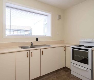 Private Sunny Rear Townhouse - Photo 3