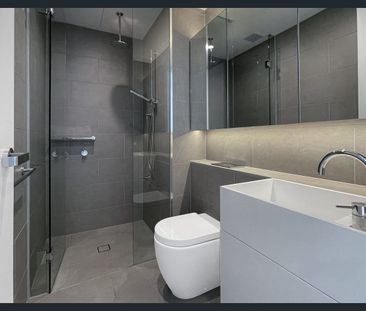 Luxurious Three-Bedroom Residence in the Heart of Southbank - Photo 3