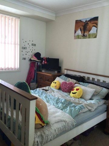 APPLICATIONS ACCEPTED PRIOR TO VIEWING- 3 Bedrooms, 2 Bathrooms with a Double Garage! - Photo 5