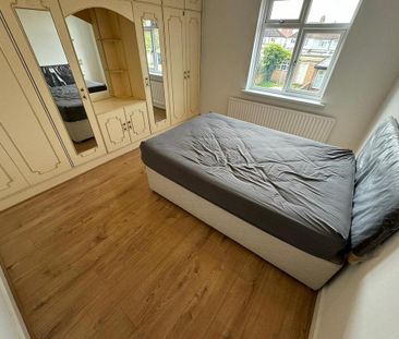 4 bedroom terraced house to rent - Photo 4
