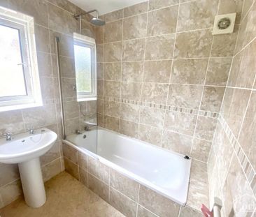 2 bedroom semi-detached house to rent - Photo 5