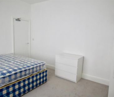 3 bedroom flat to rent - Photo 2