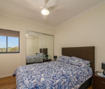 TOP LEVEL UNIT IN CENTRAL GLADSTONE - Photo 3