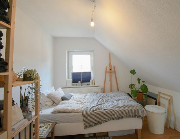 0197 - Attraktive 1,5-Zimmer-Dachgeschosswohnung mit EBK in Kreyenbrück! - Foto 1