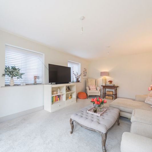 Blundell Drive, Haslemere, GU27 - Photo 1