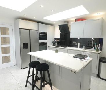 4 bedroom semi-detached house to rent - Photo 6