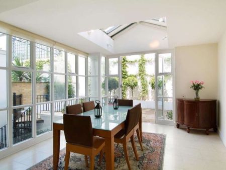 A beautiful ground floor duplex apartment offering exceptional open-plan living accommodation with a secluded terrace and underground parking. - Photo 2