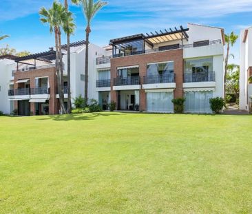 2 bedroom luxury penthouse for rent in Estepona, Andalusia - Photo 1