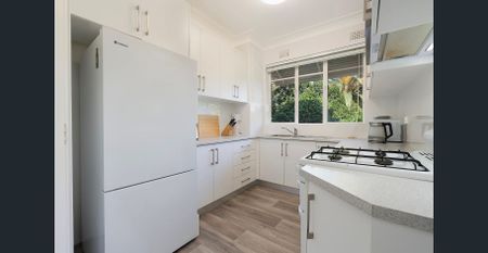 Immaculately presented oversized 2 bedroom Unit - Photo 4