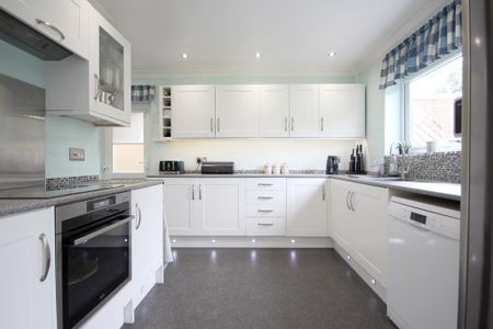 5 bedroom detached house to rent - Photo 4