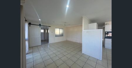 FOUR BEDROOM HOME + TWO BAY SHED - Photo 2