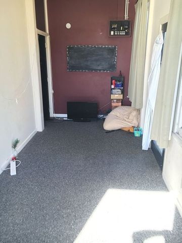 3 large bedroom flat 100 metres from the Terrace - Photo 2