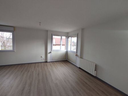 Location appartement 1 pièce 34 m² à Bourg-en-Bresse (01000) BEL AIR - Photo 3