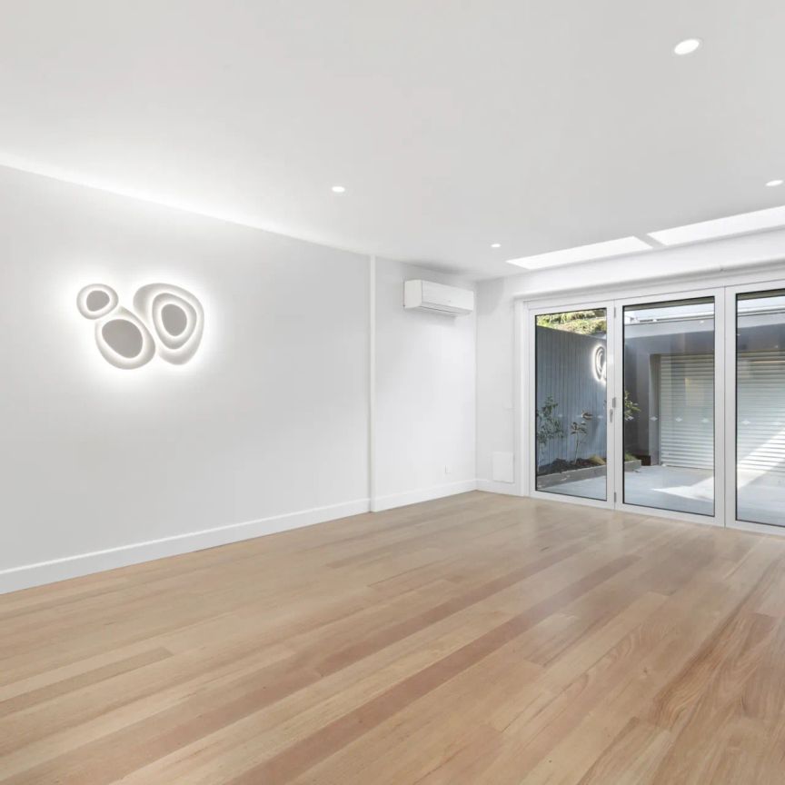 Stunning Renovated Victorian - Exceptional Design & Beachside Living - Photo 2