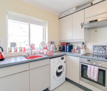 A 2 Bedroom Flat in Montpellier GL50 1SR - Photo 1