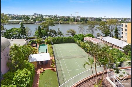RARE Spacious 2 Bedroom with Amazing View at Auchenflower - SYLVAN GROVE - Photo 5