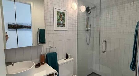 STYLISH TWO BEDROOM APARTMENT - Photo 4