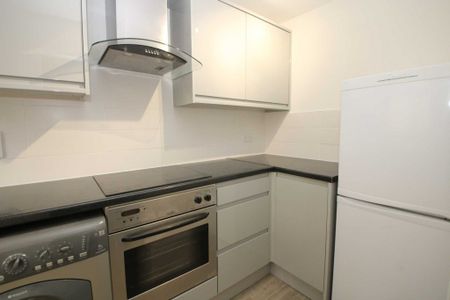 1 bed Maisonette for rent - Photo 2