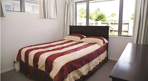 Beautiful 4 Bedroom, 3 Bathroom Home - Photo 1