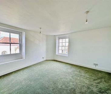 3 bedroom apartment to rent - Photo 2