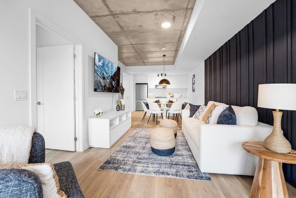 Carlton West - Brand New, High End Rental - Photo 1