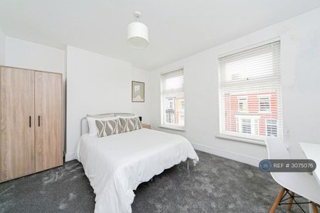 3 bedroom terraced house to rent - Photo 5