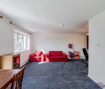 3 bedroom semi-detached house to rent - Photo 2