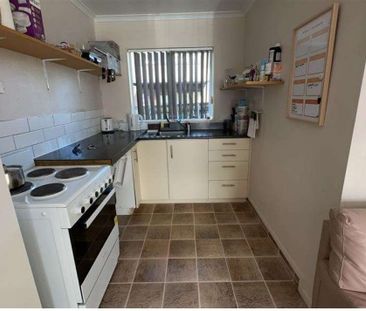 Tidy 2 bedroom home - Photo 4