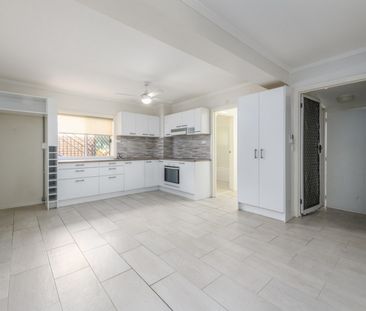 2/16 Sutherland Avenue, Labrador - Photo 2