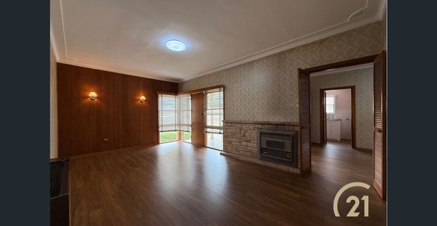 5 BEDROOM FAMILY HOME IN A PRIME LOCATION! - Photo 1