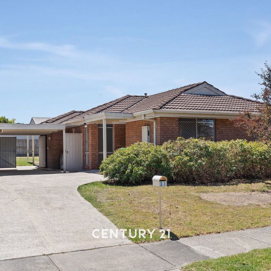 Newly Renovated Family Home in Narre Warren&excl; - Photo 1