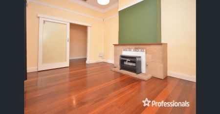 Charming Circur Home in the Heart of East Victoria Park - Photo 2