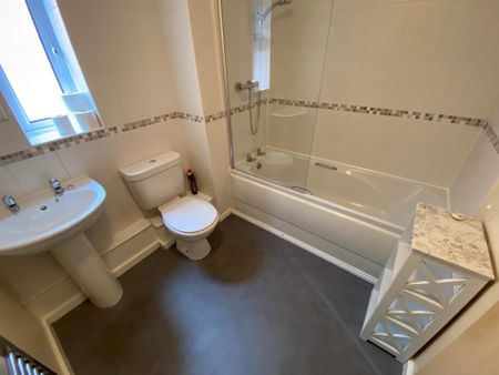 3 bedroom apartment to rent - Photo 4