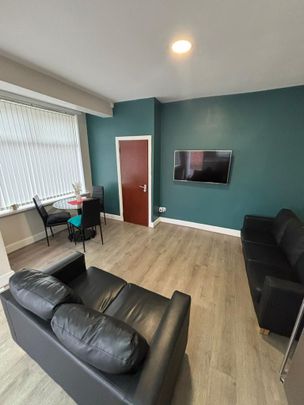 3 bedroom end of terrace house to rent - Photo 1