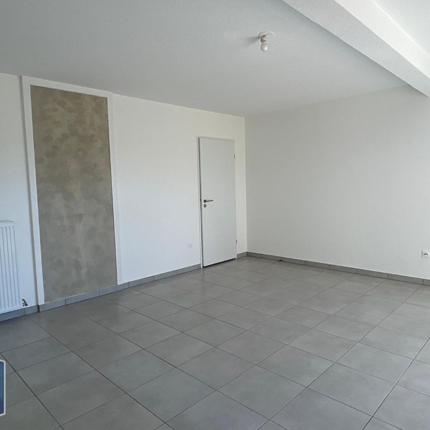 Location Appartement 4 pièces 74m² BEAUZELLE 31700 - Photo 1