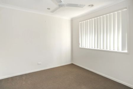 Spacious Family Living in Discovery Hill - Photo 2